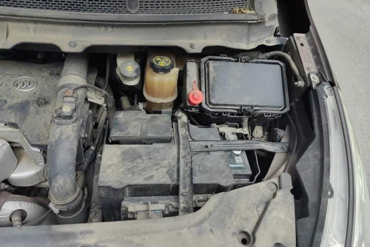 Used Buick GL8 2018 28T Comfort Model China VI Standard Engine Bay Left