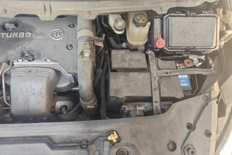 Used Buick GL8 2018 28T Luxury Model China VI Standard Engine Bay Left