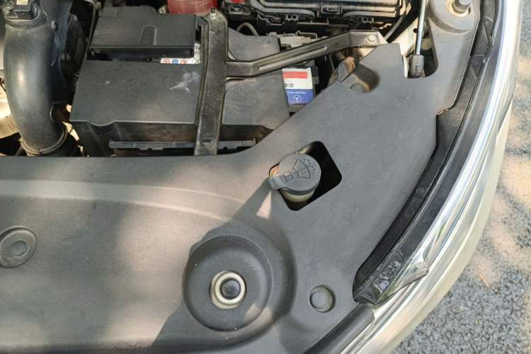 Used Buick GL8 2018 ES 28T Comfort Model China VI Standard Engine Bay Left