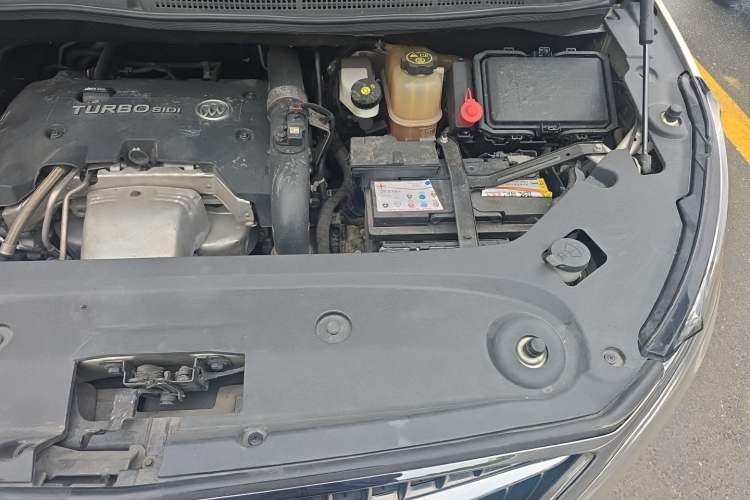 Used Buick GL8 2018 ES 28T Luxury Model China VI Standard Engine Bay Left