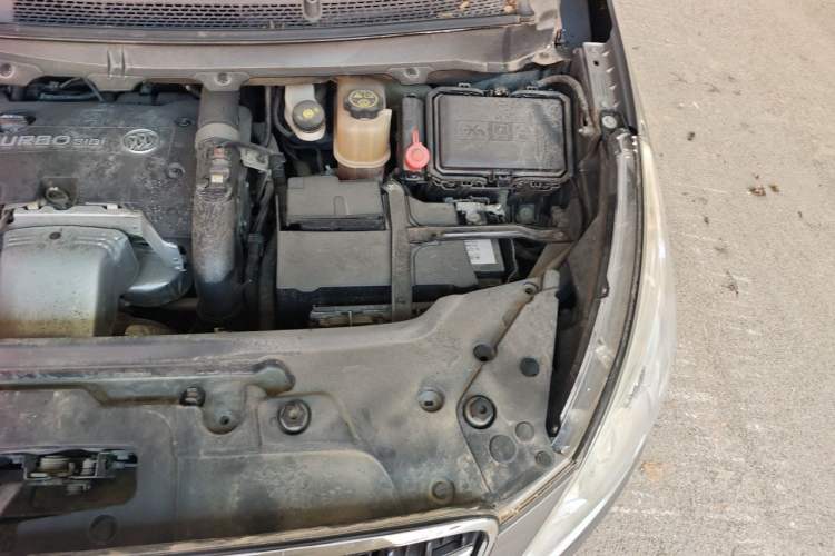 Used Buick GL8 2018 28T Comfort Model China VI Standard Engine Bay Left