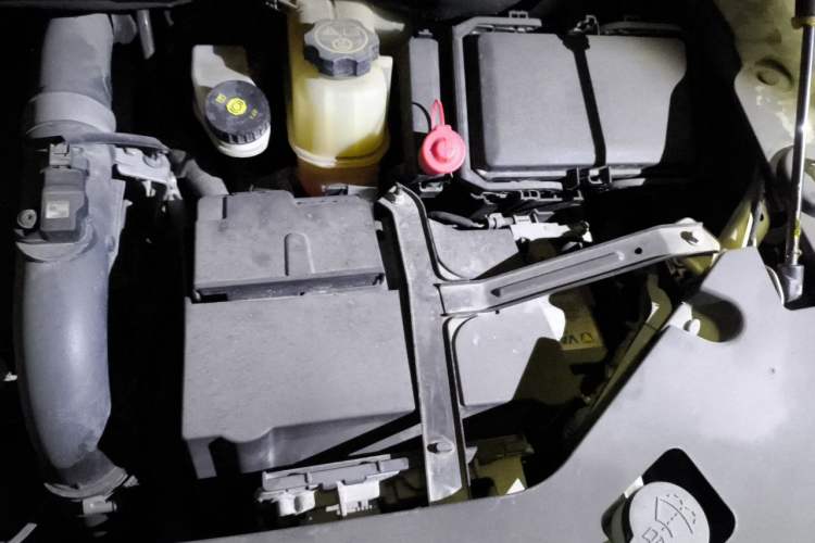 Used Buick GL8 2018 ES 28T Premium Model China VI Standard Engine Bay Left