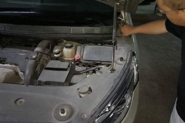 Used Buick GL8 2018 ES 28T Luxury Model China VI Standard Engine Bay Left