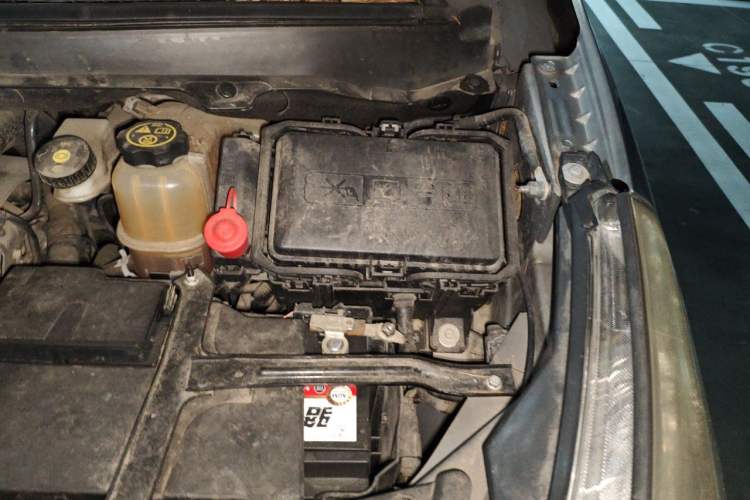 Used Buick GL8 2018 28T Luxury Model China VI Standard Engine Bay Left