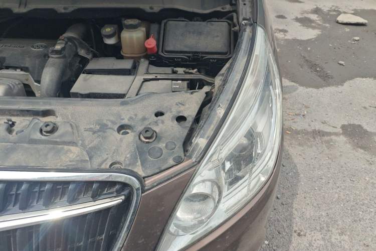 Used Buick GL8 2018 28T Luxury Model China VI Standard Engine Bay Left