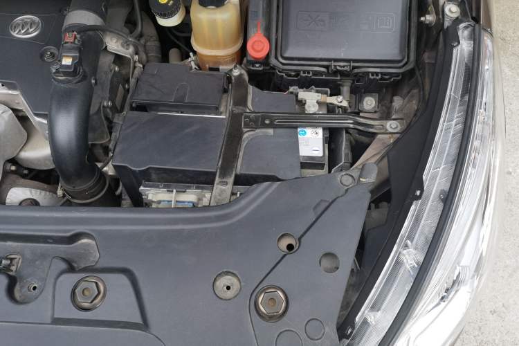 Used Buick GL8 2018 28T Prestige Version China VI Standard Engine Bay Left