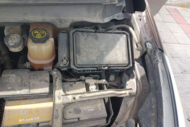 Used Buick GL8 2018 28T Comfort Model China VI Standard Engine Bay Left