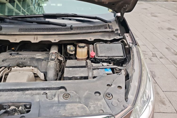 Used Buick GL8 2018 28T Luxury Model China VI Standard Engine Bay Left