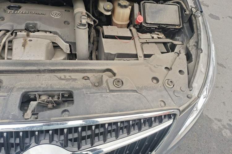 Used Buick GL8 2018 28T Comfort Model China VI Standard Engine Bay Left
