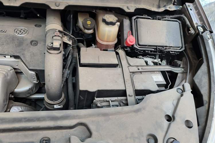 Used Buick GL8 2018 28T Prestige Version China VI Standard Engine Bay Left