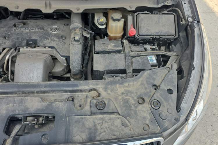 Used Buick GL8 2018 28T Luxury Model China VI Standard Engine Bay Left