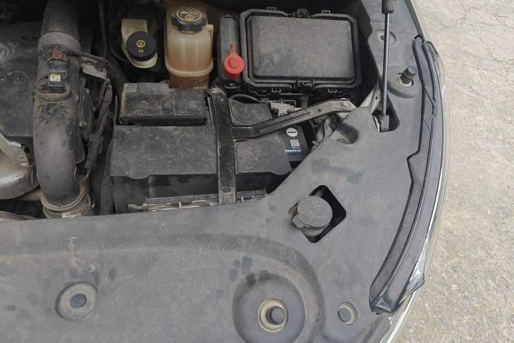 Used Buick GL8 2018 ES 28T Comfort Model China VI Standard Engine Bay Left