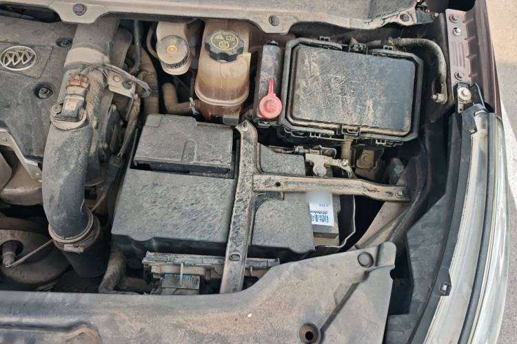 Used Buick GL8 2018 28T Luxury Model China VI Standard Engine Bay Left