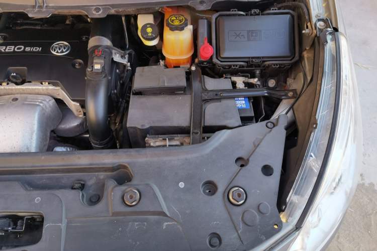 Used Buick GL8 2018 28T Comfort Model China VI Standard Engine Bay Left