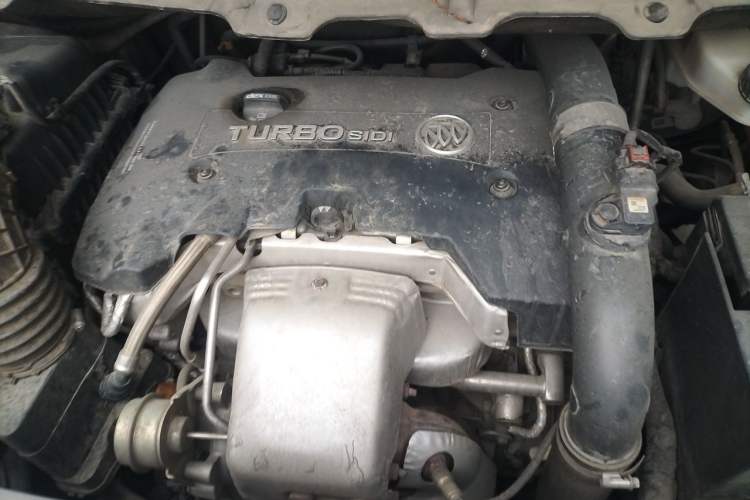 Used Buick GL8 2018 28T Prestige Version China VI Standard Engine Bay