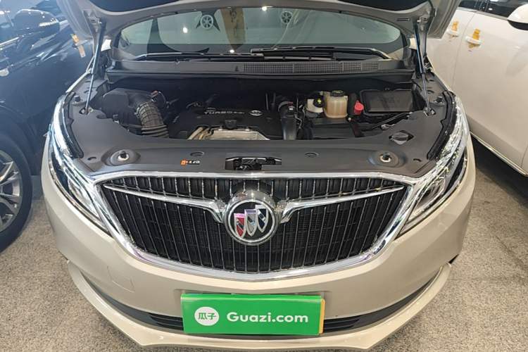 Used Buick GL8 2018 ES 28T Luxury Model China VI Standard Engine Bay