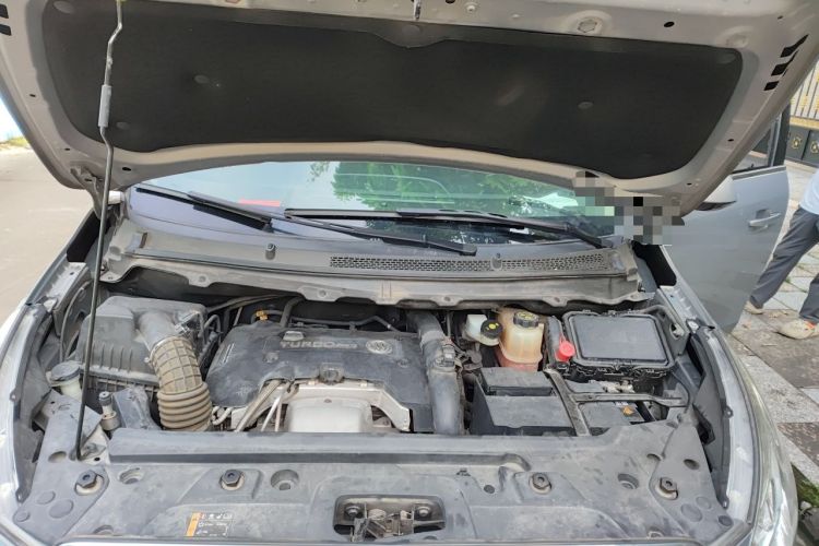 Used Buick GL8 2018 28T Comfort Model China VI Standard Engine Bay