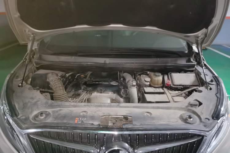 Used Buick GL8 2018 ES 28T Comfort Model China VI Standard Engine Bay