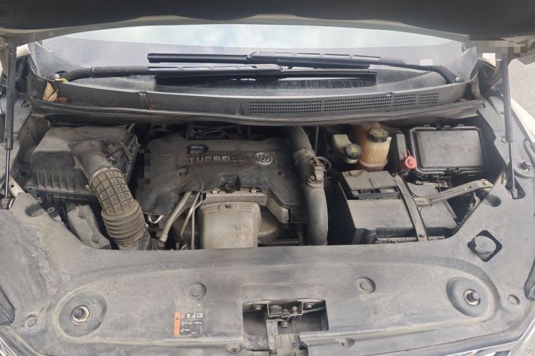 Used Buick GL8 2018 ES 28T Comfort Model China VI Standard Engine Bay