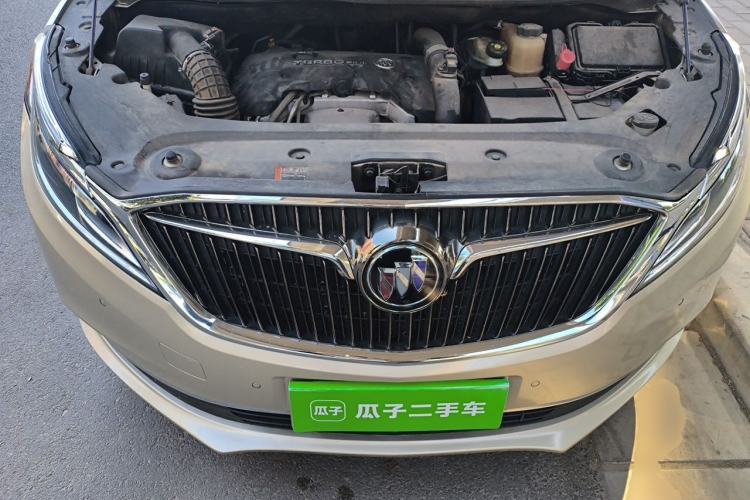 Used Buick GL8 2018 ES 28T Flagship Model China VI Standard Engine Bay