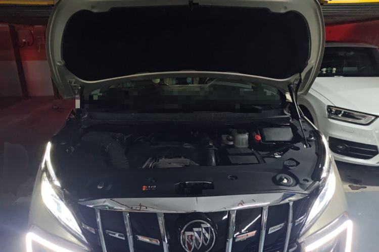 Used Buick GL8 2018 ES 28T Comfort Model China VI Standard Engine Bay