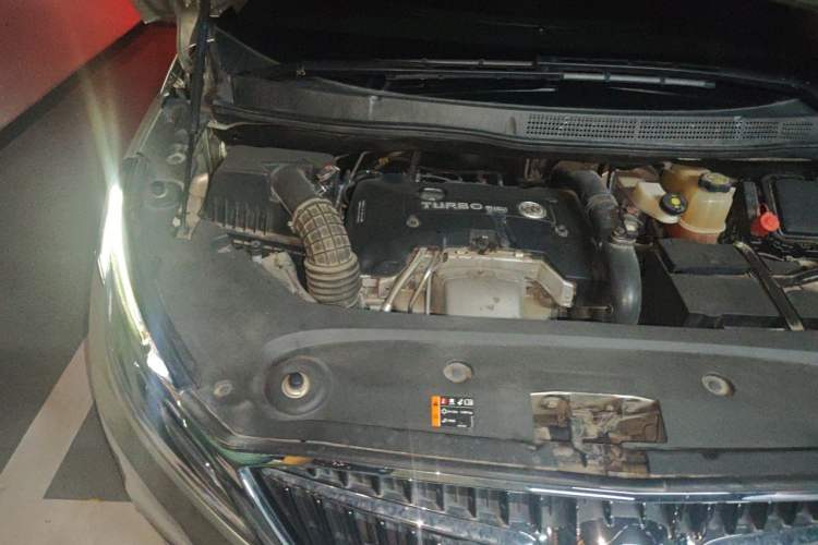 Used Buick GL8 2018 ES 28T Luxury Model China VI Standard Engine Bay Right