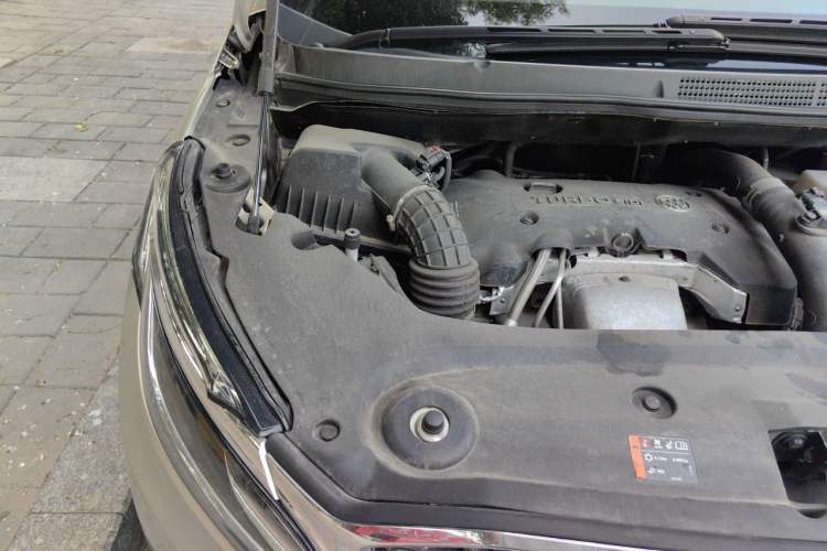 Used Buick GL8 2018 ES 28T Comfort Model China VI Standard Engine Bay Right