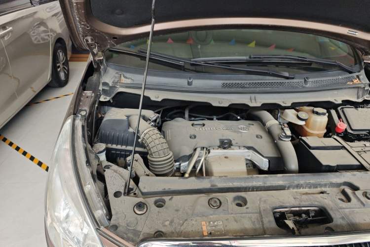 Used Buick GL8 2018 28T Prestige Version China VI Standard Engine Bay Right