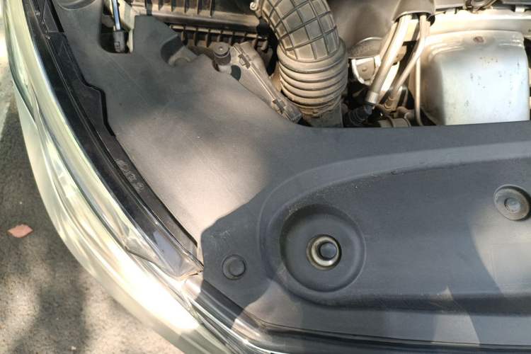Used Buick GL8 2018 ES 28T Comfort Model China VI Standard Engine Bay Right