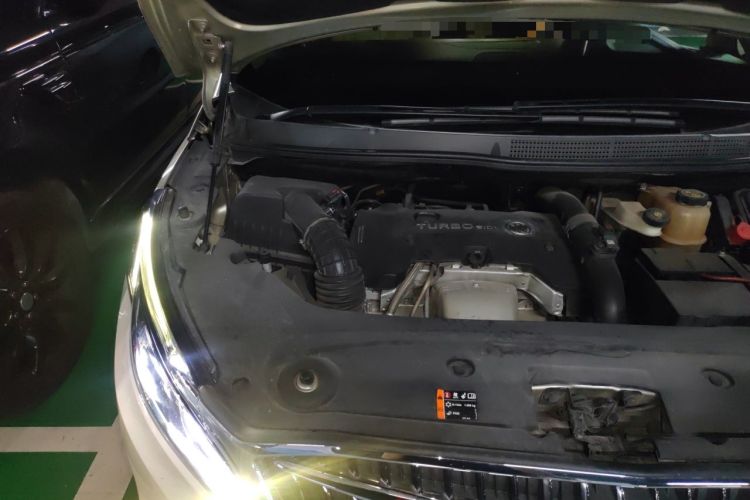 Used Buick GL8 2018 ES 28T Luxury Model China VI Standard Engine Bay Right