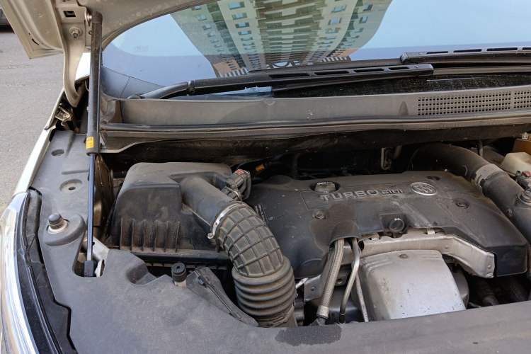 Used Buick GL8 2018 ES 28T Comfort Model China VI Standard Engine Bay Right