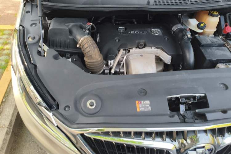 Used Buick GL8 2018 ES 28T Premium Model China VI Standard Engine Bay Right
