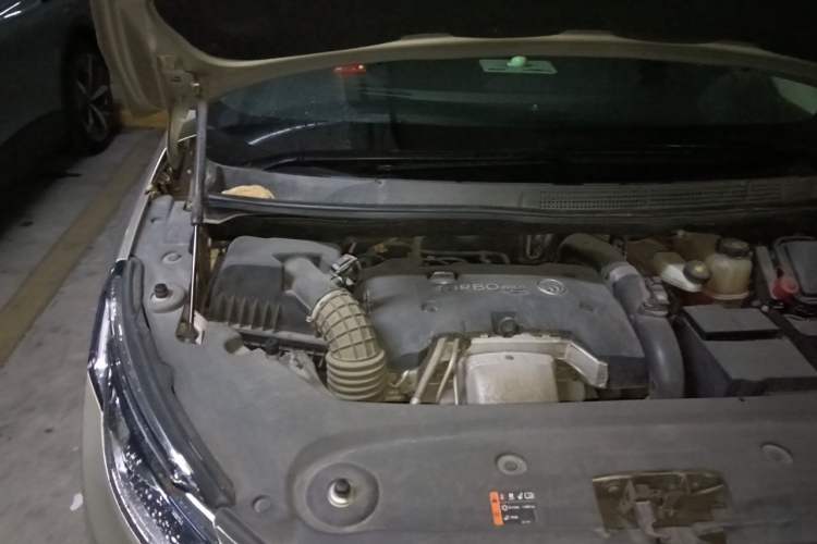 Used Buick GL8 2018 ES 28T Luxury Model China VI Standard Engine Bay Right
