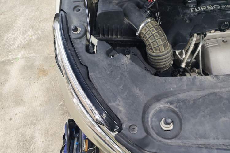 Used Buick GL8 2018 ES 28T Comfort Model China VI Standard Engine Bay Right