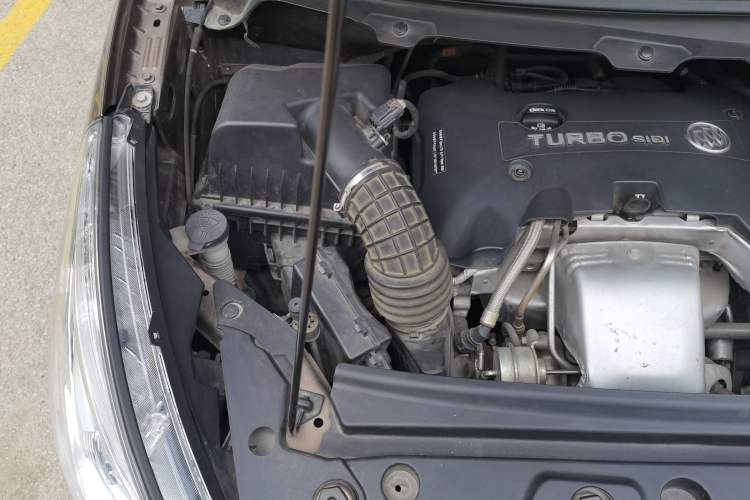 Used Buick GL8 2018 28T Prestige Version China VI Standard Engine Bay Right