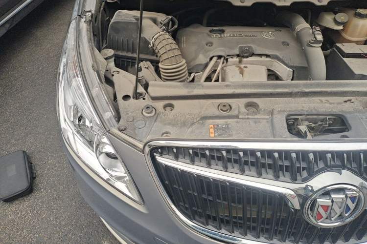 Used Buick GL8 2018 28T Comfort Model China VI Standard Engine Bay Right