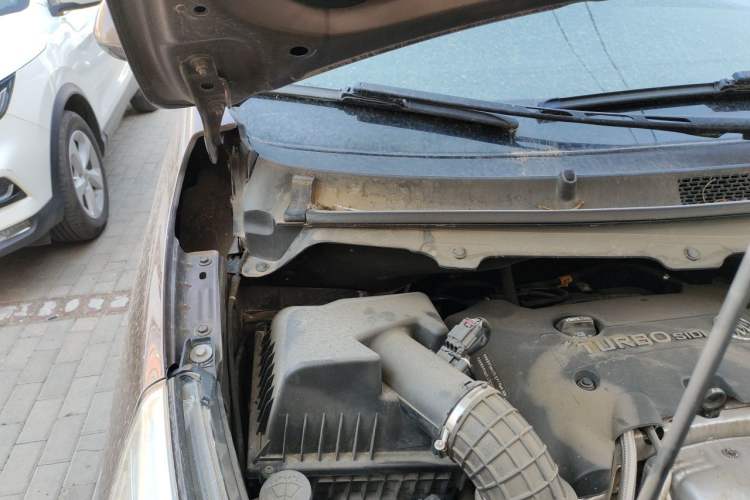 Used Buick GL8 2018 28T Luxury Model China VI Standard Engine Bay Right
