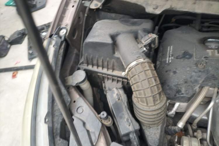 Used Buick GL8 2018 28T Prestige Version China VI Standard Engine Bay Right