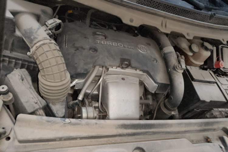 Used Buick GL8 2018 28T Luxury Model China VI Standard Engine Bay Right