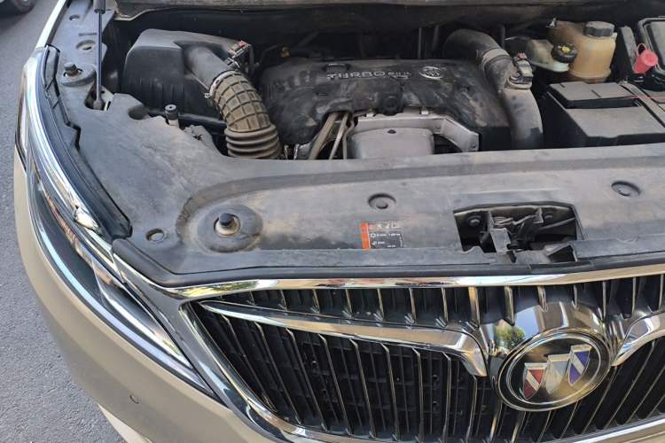 Used Buick GL8 2018 ES 28T Flagship Model China VI Standard Engine Bay Right