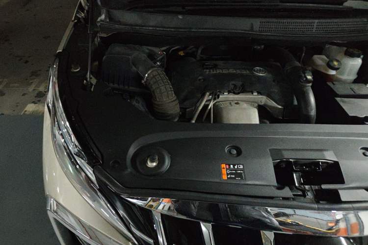 Used Buick GL8 2018 ES 28T Comfort Model China VI Standard Engine Bay Right