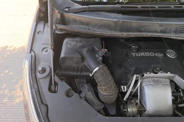 Used Buick GL8 2018 ES 28T Luxury Model China VI Standard Engine Bay Right