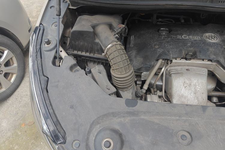 Used Buick GL8 2018 ES 28T Comfort Model China VI Standard Engine Bay Right