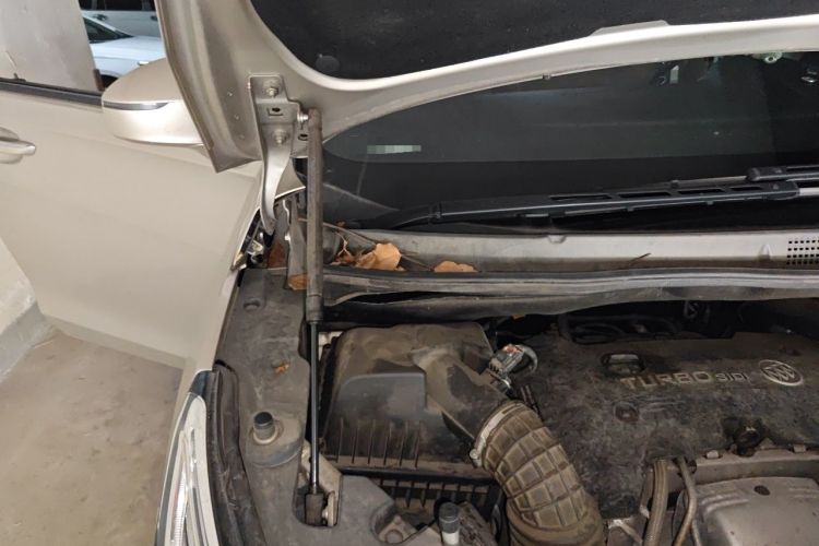 Used Buick GL8 2018 ES 28T Luxury Model China VI Standard Engine Bay Right