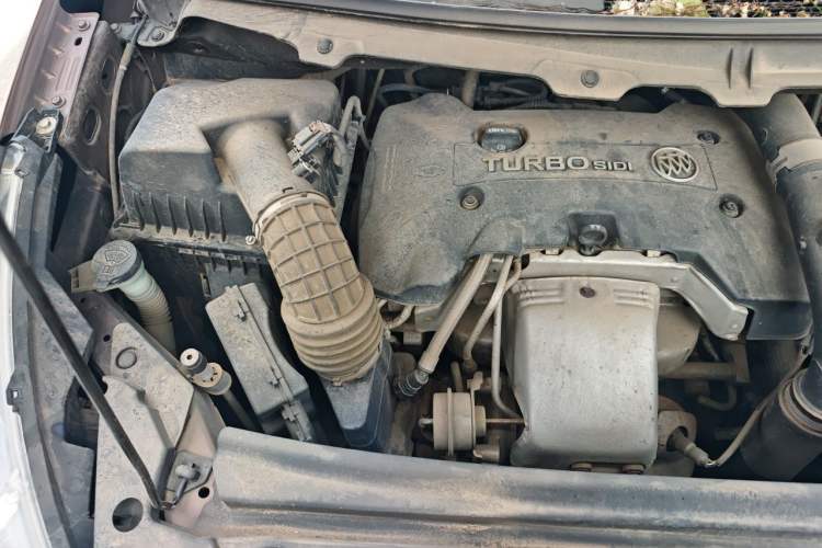 Used Buick GL8 2018 28T Luxury Model China VI Standard Engine Bay Right