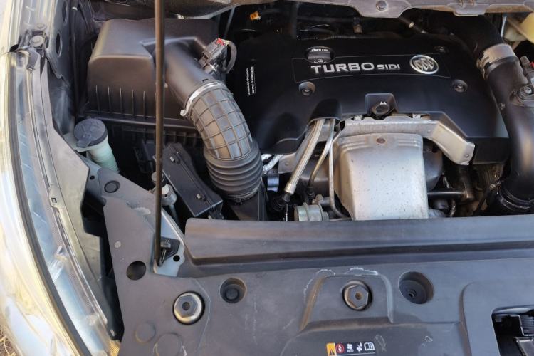 Used Buick GL8 2018 28T Comfort Model China VI Standard Engine Bay Right