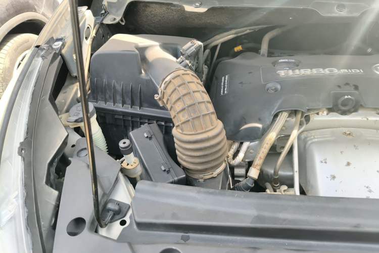 Used Buick GL8 2018 28T Luxury Model China VI Standard Engine Bay Right