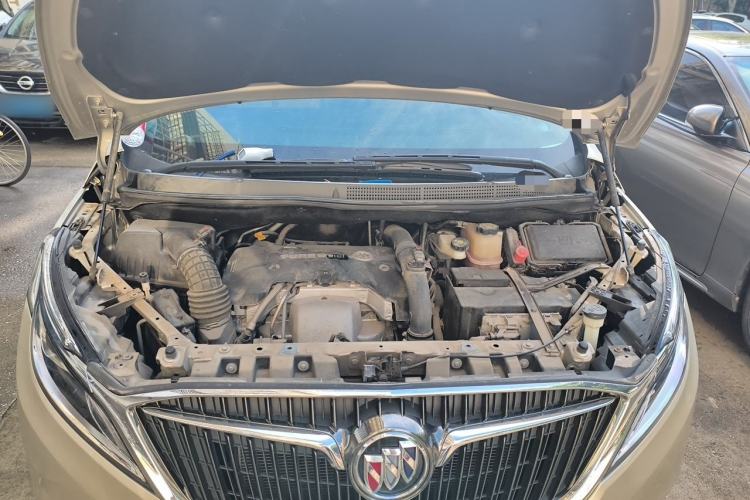 Used Buick GL8 2018 ES 28T Comfort Model China VI Standard Engine Bay