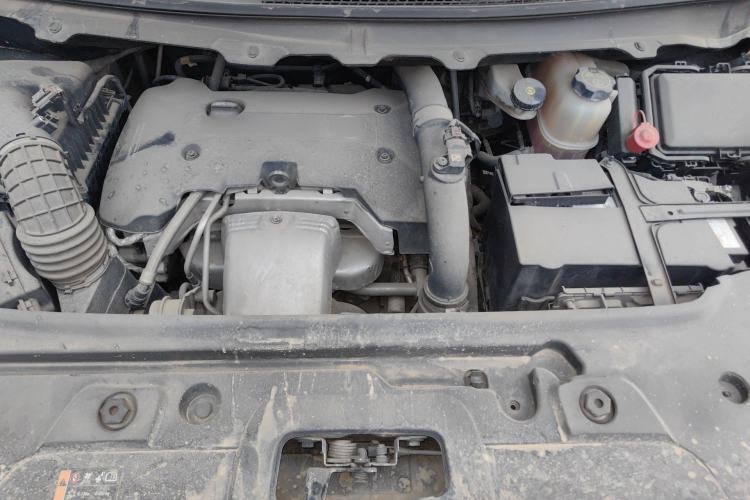 Used Buick GL8 2018 28T Luxury Model China VI Standard Engine Bay