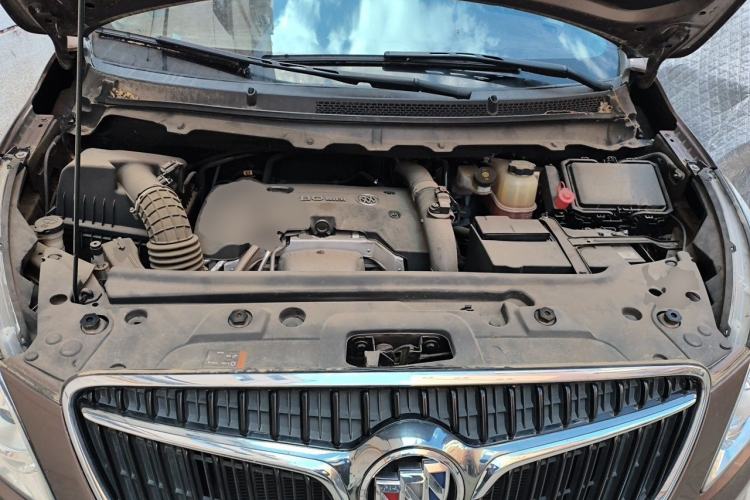 Used Buick GL8 2018 28T Prestige Version China VI Standard Engine Bay